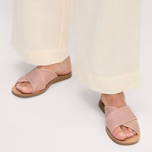 Everlane The Day Crossover Sandal - Picture 2 of 6